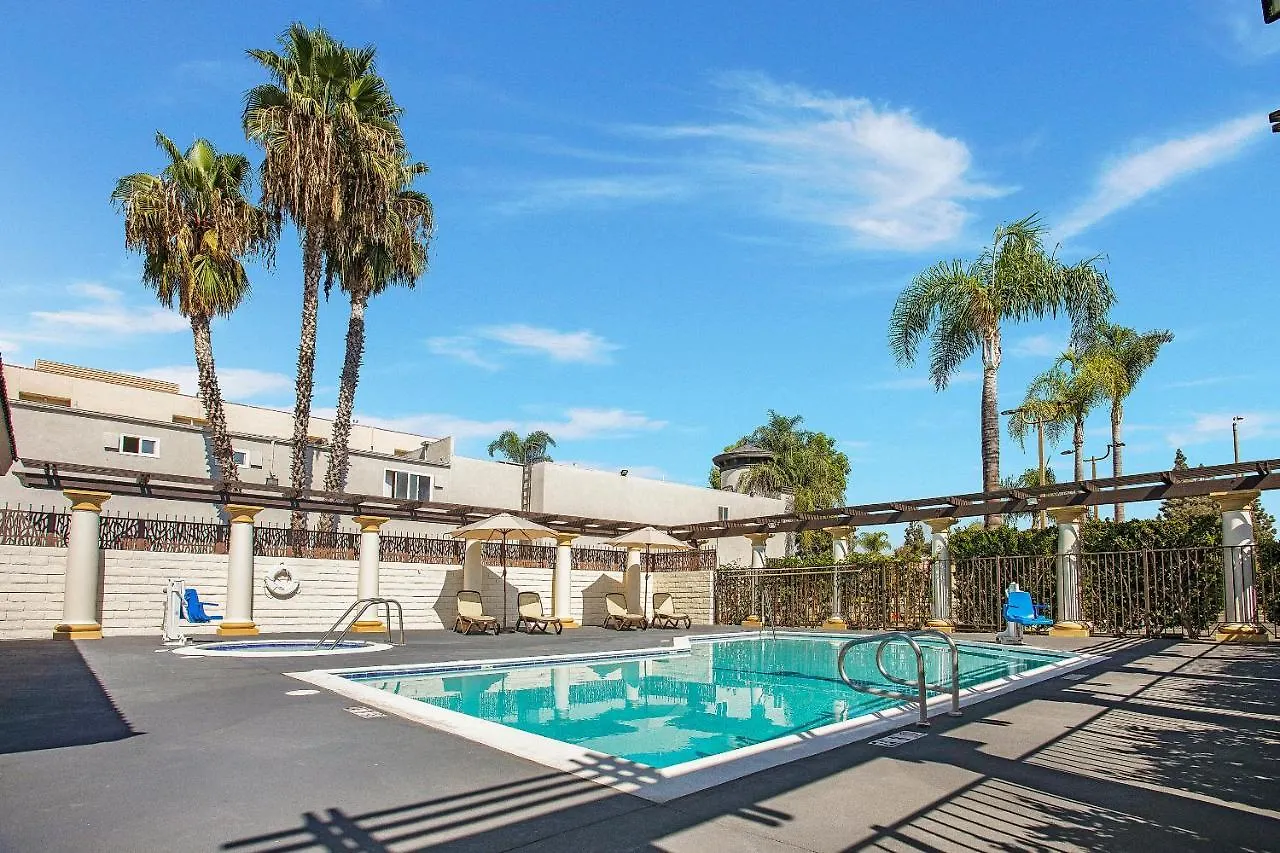 Stanford Inn & Suites Anaheim Hotel