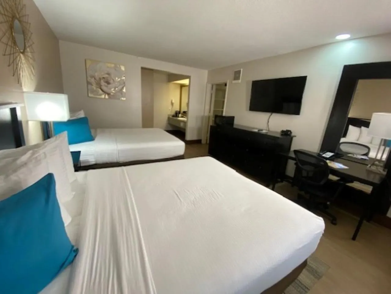 Stanford Inn & Suites Anaheim