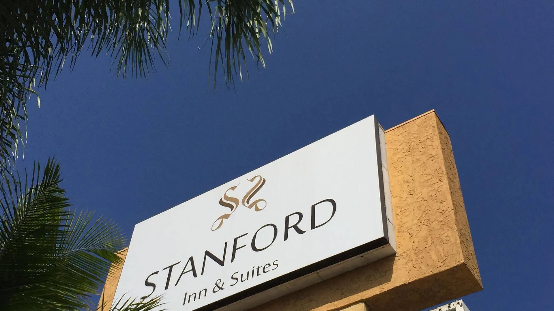 Stanford Inn & Suites Anaheim Hotel