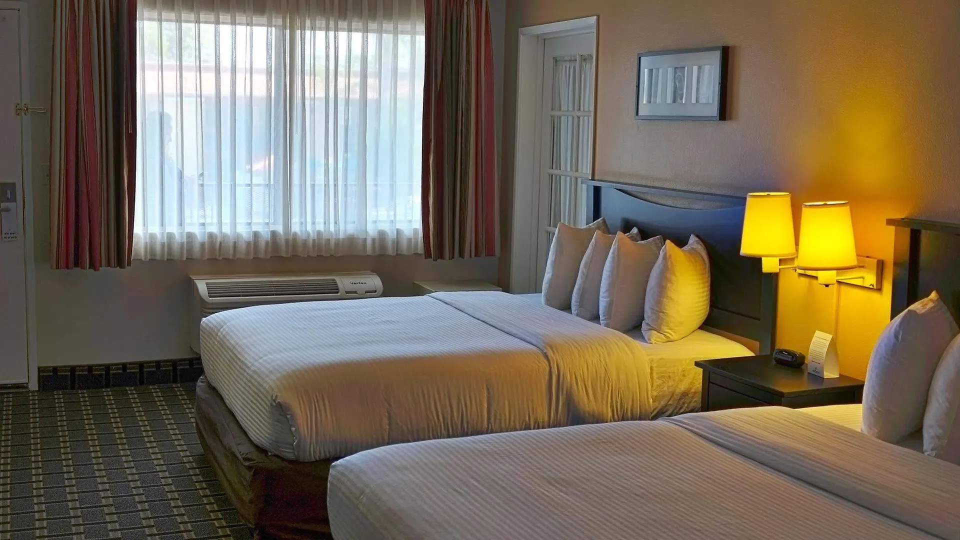 Stanford Inn & Suites Anaheim 3*,