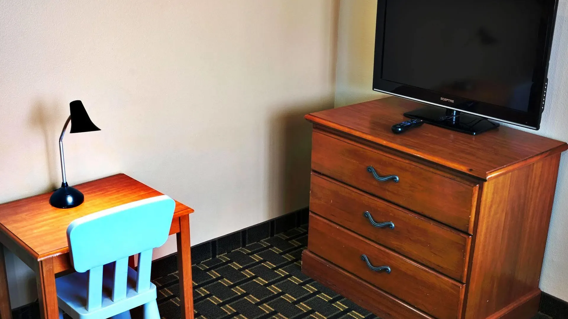 Stanford Inn & Suites Anaheim