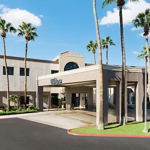 https://hilton-phoenix-airport.scottsdalehotels.org