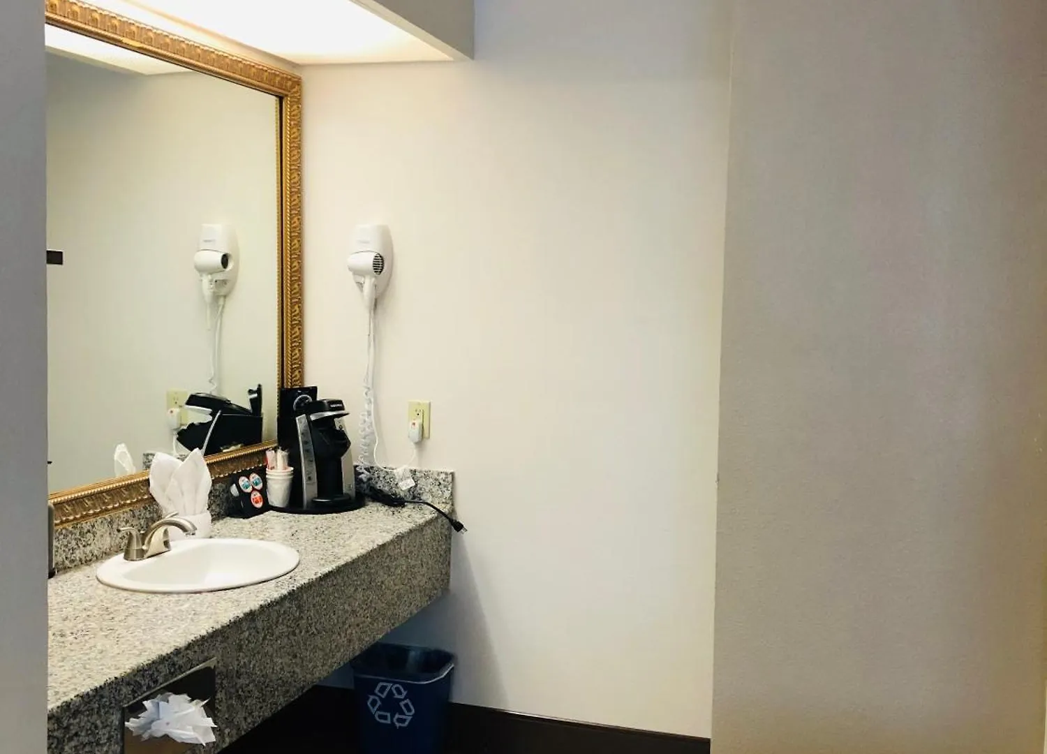 Stanford Inn & Suites Anaheim Hotel