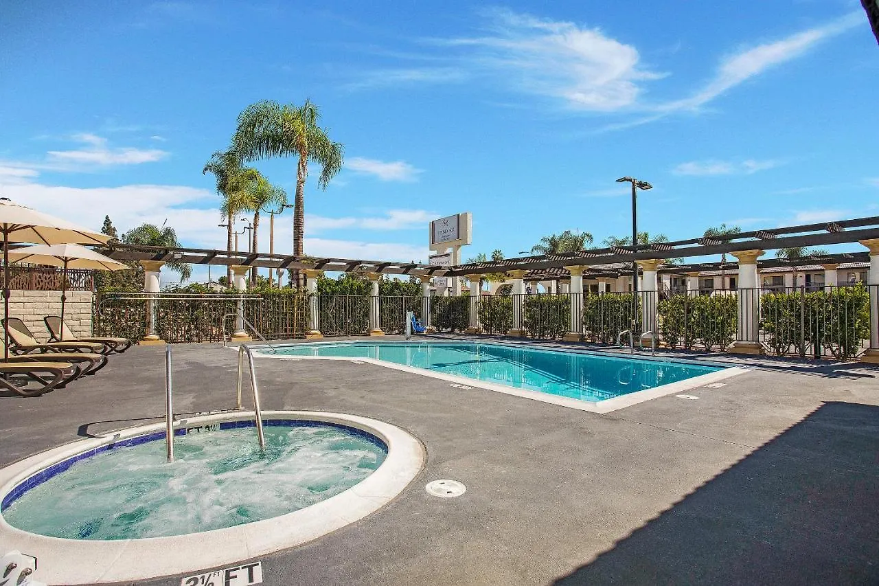 Stanford Inn & Suites Anaheim 3*,