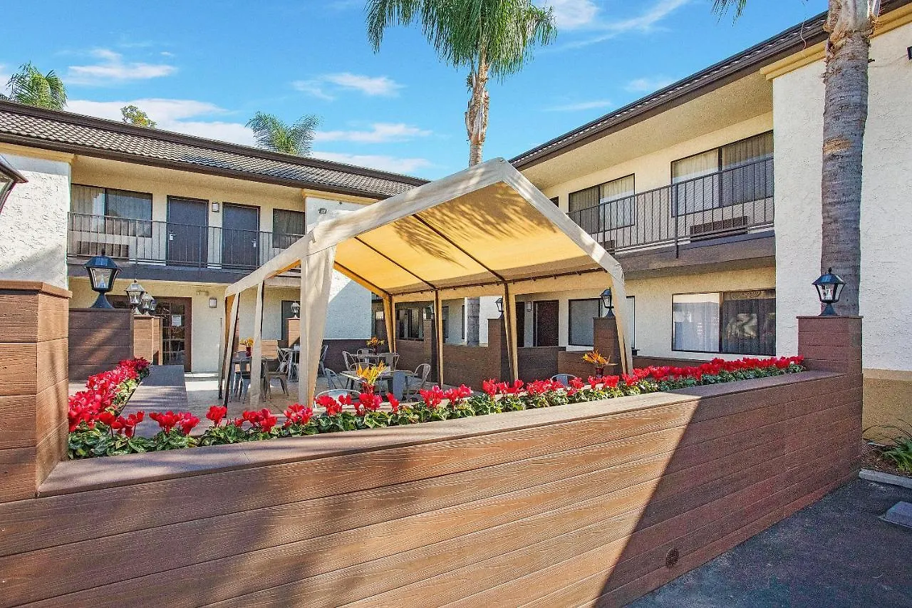 Stanford Inn & Suites Anaheim Otel